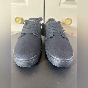 NWOB Authentic Etnies Skater Men's Black Lace-up Shoes Size 9